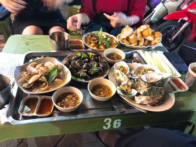 Mất 820k đi ăn ở quán ốc nổi tiếng Hà Nội, cô gái trẻ bức xúc vì thái độ nhân viên hách dịch, xin thêm đồ cậy ốc còn bị quát-2