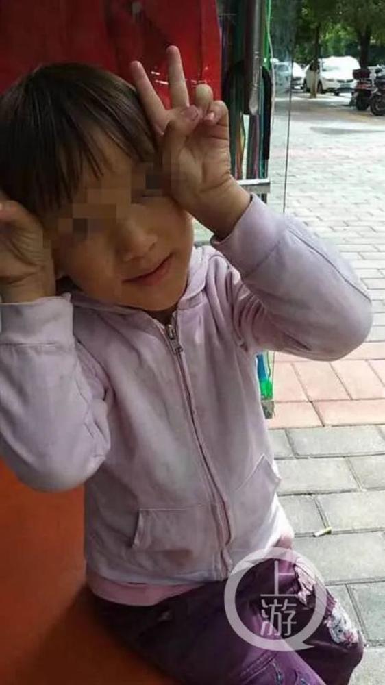 Gửi con cho vợ cũ chăm sóc, bố nhận tin đứa trẻ có thể bị liệt và phát hiện việc làm tàn nhẫn của cha dượng đứa bé-1