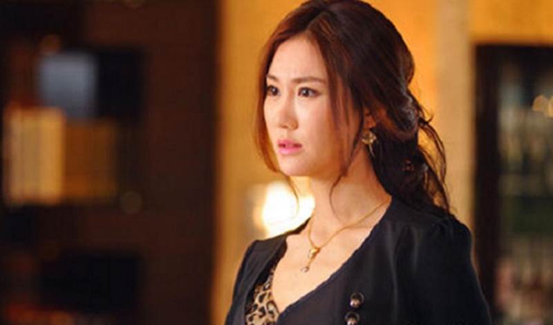 Vợ cũ từng gào khóc muốn tự tử khi chồng đòi ly hôn, 3 năm sau anh ta đóng băng với cú twist trong căn nhà đầy hoa-1