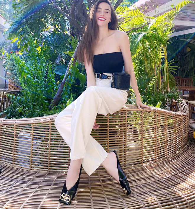 Hà Hồ độ này lạ quá, bình thường rất sủng đồ bó sát mà giờ toàn mặc váy áo rộng mênh mông-2