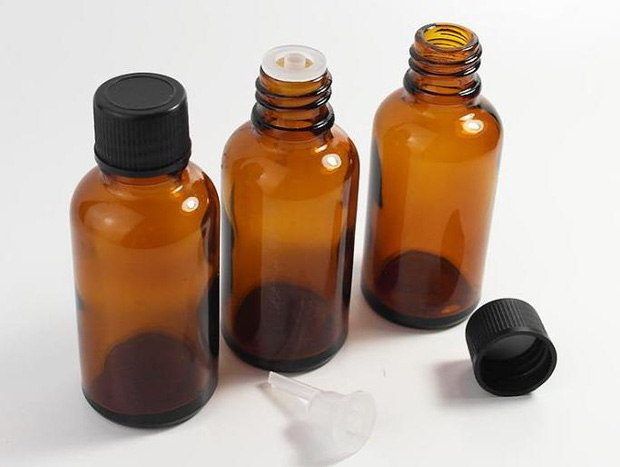 Bé trai 18 tháng tử vong vì uống tinh dầu đèn đuổi muỗi-1