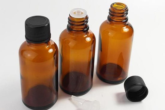 Bé trai 18 tháng tử vong vì uống tinh dầu đèn đuổi muỗi