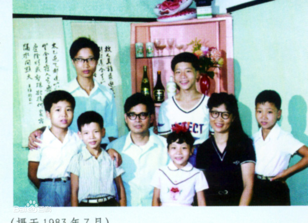 Gia đình 8 người chen chúc trong căn nhà 16m2, nhiều năm sau cuộc đời họ thay đổi hoàn toàn, nổi tiếng cả thế giới nhờ 1 điều-3