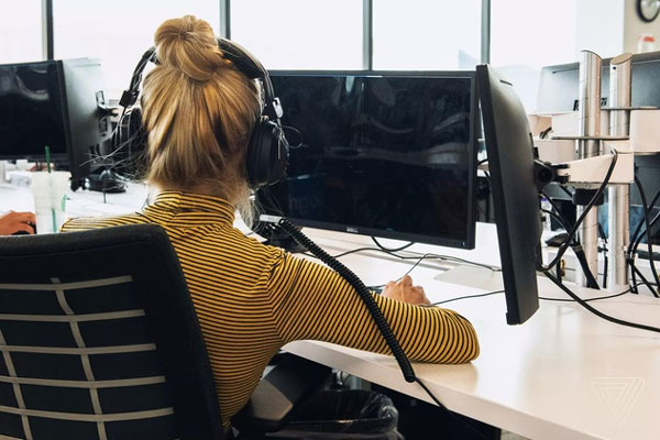 Kiểm duyệt nội dung trên Facebook - Công việc nguy hiểm ít ai ngờ-1