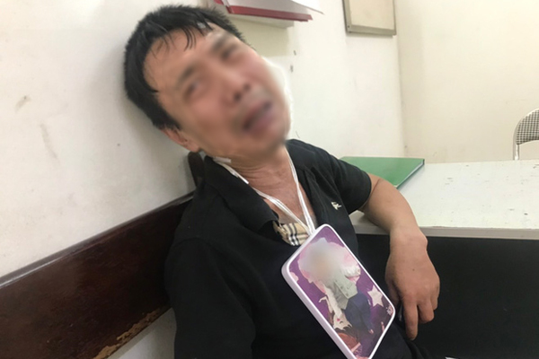 Rơi nước mắt cảnh người thân gào khóc chờ nhận thi thể bé 15 tháng tuổi: Bát cháo ông nấu cháu chưa kịp về ăn...-6