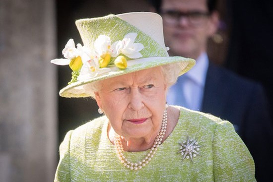 Hoàng gia Anh rơi vào tình trạng khó khăn tài chính trong khi vợ chồng Meghan Markle có cách cư xử khó chấp nhận