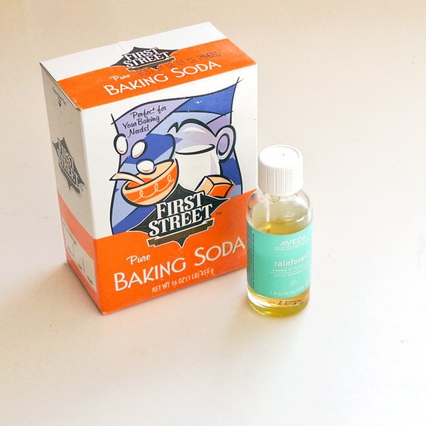 Cho baking soda lên nệm, kết quả sau một giờ đồng hồ sẽ khiến bạn bất ngờ-1