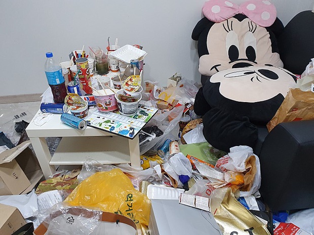 Sinh viên ở bẩn sẽ thảm họa mức nào: Rác chặn hết lối đi, băng vệ sinh dùng xong không vứt, bốc mùi hôi thối cả nhà-5