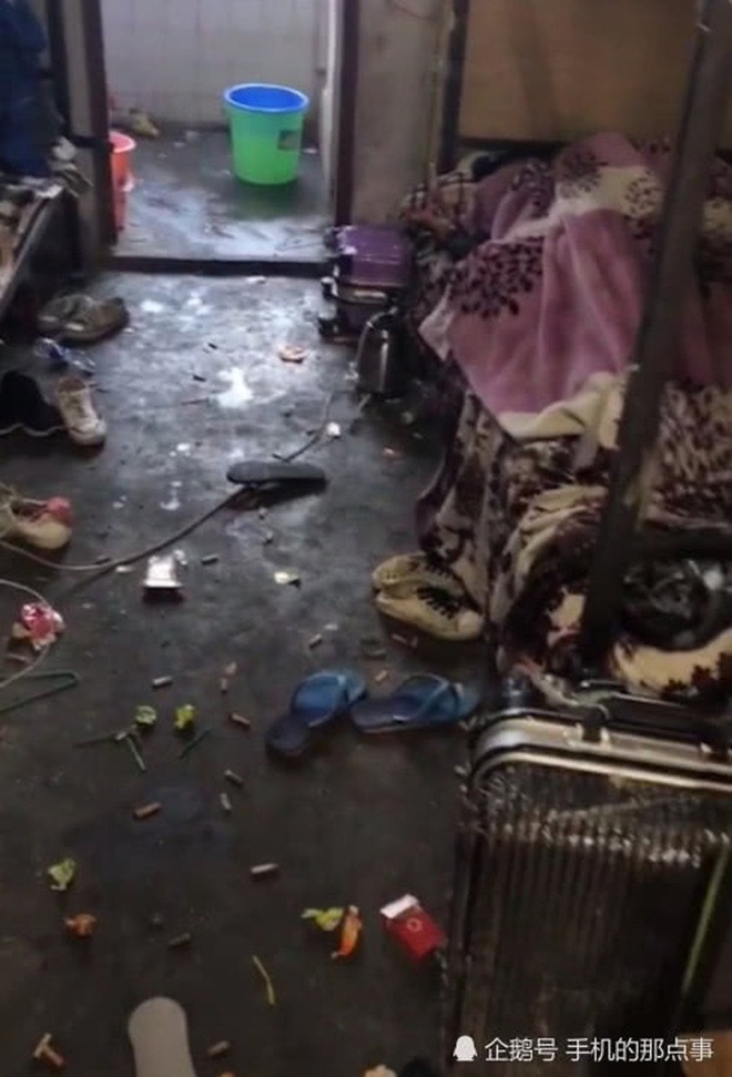 Sinh viên ở bẩn sẽ thảm họa mức nào: Rác chặn hết lối đi, băng vệ sinh dùng xong không vứt, bốc mùi hôi thối cả nhà-9