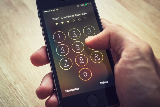 FBI mở khóa thành công iPhone của kẻ xả súng mà không cần Apple giúp đỡ-1
