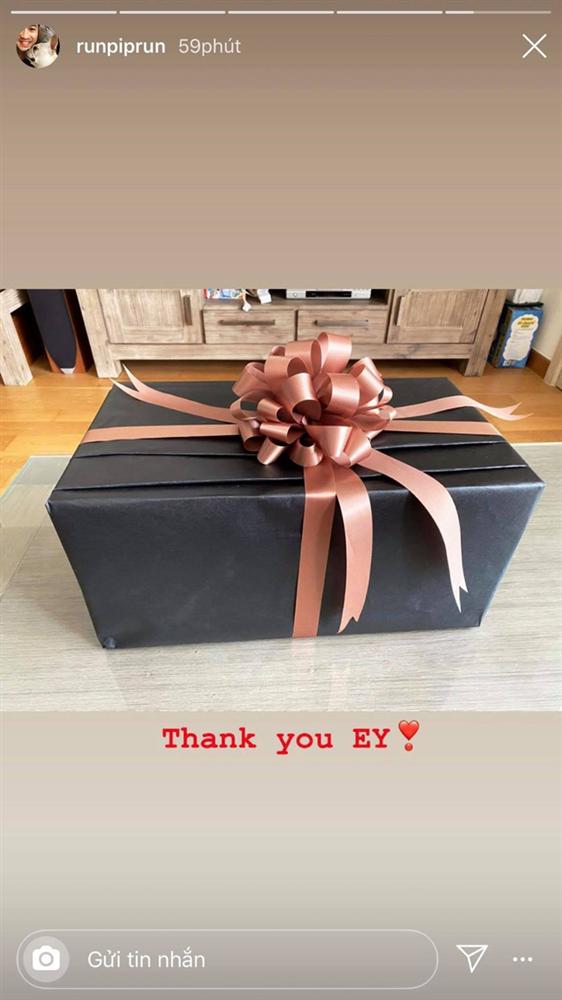 Đi nghỉ dưỡng cùng nhau, Phillip Nguyễn còn khoe quà sinh nhật và gọi Linh Rin là em yêu?-1