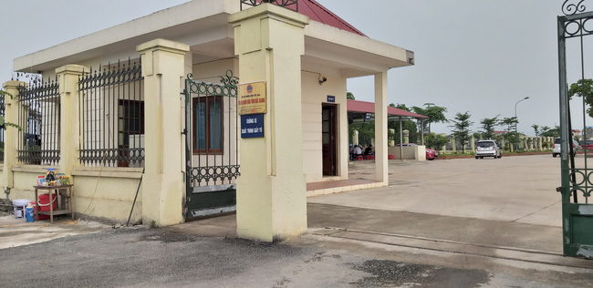 Bé trai bị bố bỏ rơi tại tòa kèm lời nhắn tôi không đẻ, tôi không nuôi: Đã liên hệ gia đình nhưng không ai tới nhận-7