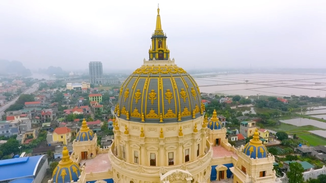 Chiêm ngưỡng lâu đài mạ vàng gây choáng của đại gia Ninh Bình-5