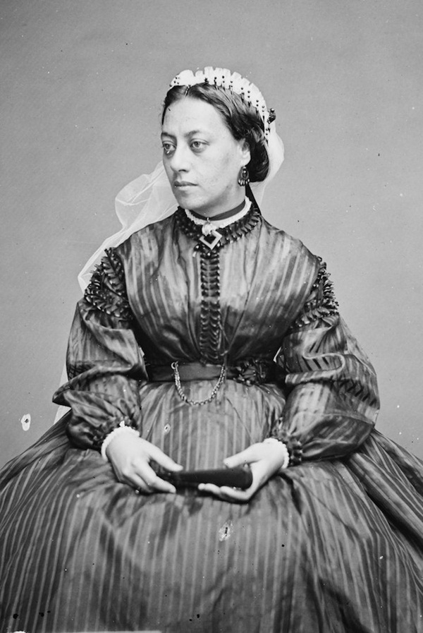 Nữ hầu gái trở thành triệu phú nhờ thói hóng hớt, cuối đời rơi vào bi kịch trắng tay vì bị phản bội-2