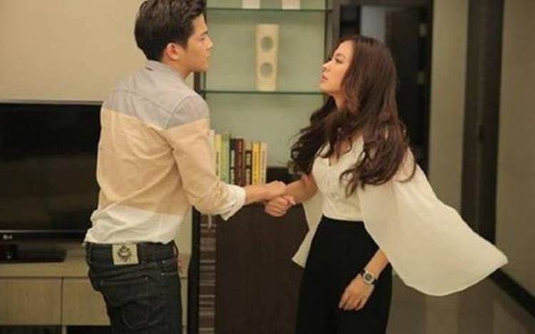 Vợ cũ tổ chức tiệc mừng tái hợp, tôi tái mặt khi giữa hôn trường phát ra âm thanh lạ-2