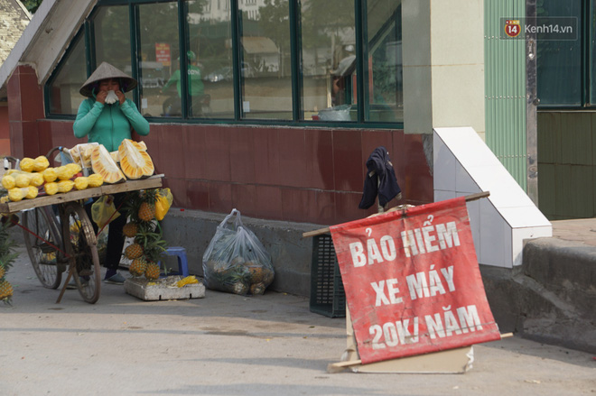 Người dân đổ xô đi mua bảo hiểm xe máy, nơi bán giá siêu rẻ 20.000đ/ năm mọc lên nhan nhản ở lề đường-5