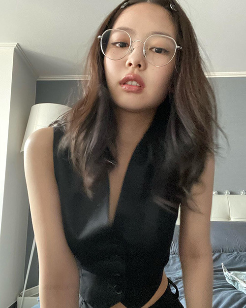 Công thức trang điểm mùa hè siêu nhẹ mặt của Jennie-3