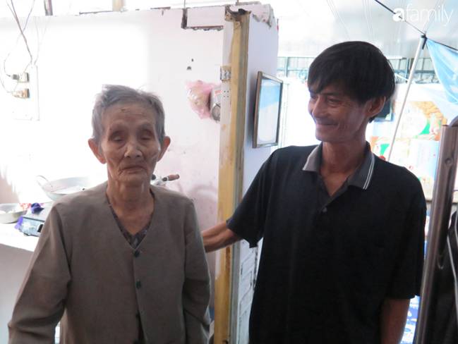 Tâm sự người đàn ông khuyết tật cả 2 tay, ngày ngày bán phế liệu nuôi 2 cháu sinh đôi cùng mẹ già 91 tuổi: Tôi không dám chết-14
