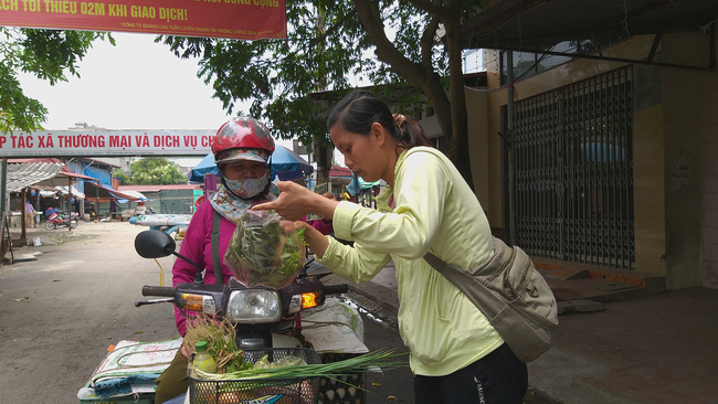 Hoàn cảnh đáng thương của mẹ cháu bé bị bố bỏ rơi tại tòa án: Nhận lại con hạnh phúc lắm nhưng trong lòng ngổn ngang lo lắng-5