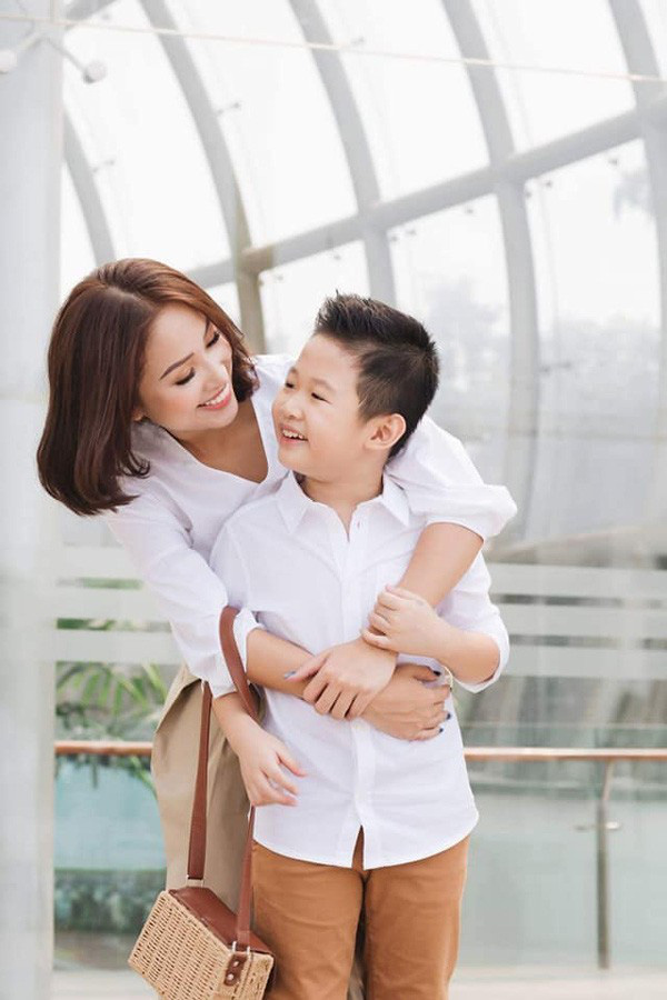 Nhan sắc tuổi 35 gợi cảm của Vân Hugo, nữ diễn viên sắp kết hôn lần 2-10