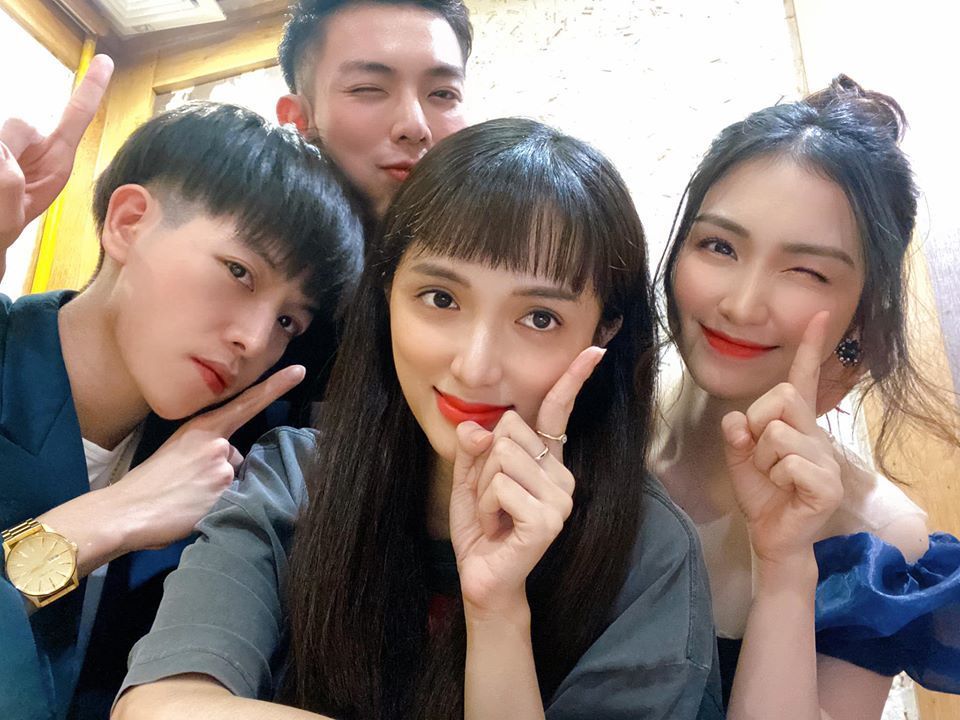 Trung thành tóc bổ luống sang chảnh bấy lâu, Hương Giang bất ngờ hack tuổi với mái ngố-1