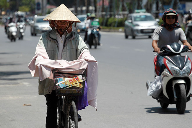 Nắng nóng gay gắt ở Hà Nội và các tỉnh Bắc, Trung Bộ kéo dài đến bao giờ?-1