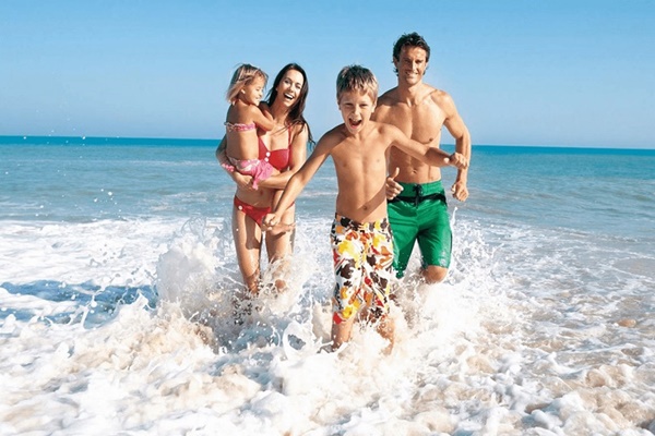 Tắm biển trong thời điểm dịch Covid-19 chưa kết thúc, chuyên gia phân tích những điều quan trọng-2