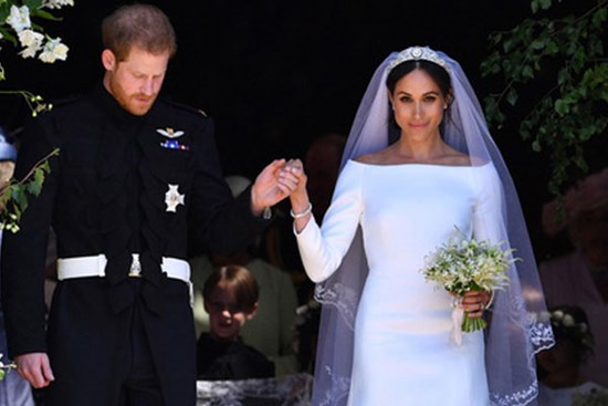 Vợ chồng Meghan Markle bị Nữ hoàng Anh đối xử lạnh nhạt ngay trong dịp kỷ niệm 2 năm ngày cưới