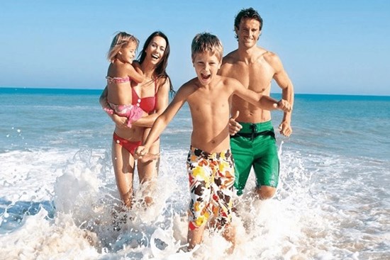 Tắm biển trong thời điểm dịch Covid-19 chưa kết thúc, chuyên gia phân tích những điều quan trọng