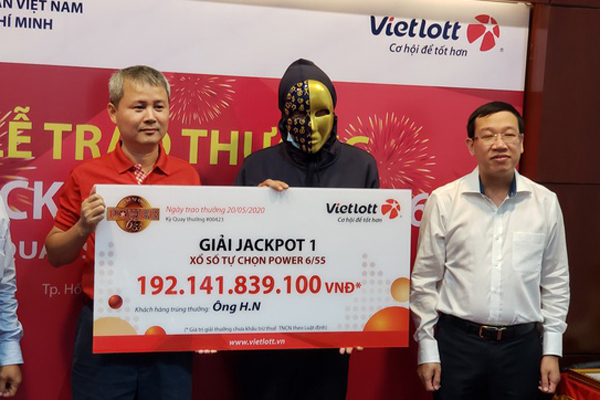 Đã giàu có 200 tỷ, lại trúng số độc đắc 112 tỷ đồng-3