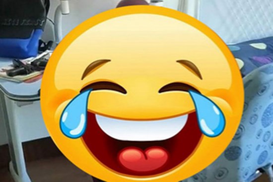 Sợ bị ăn đòn khi làm bài tập về nhà, cậu bé nghĩ ra 