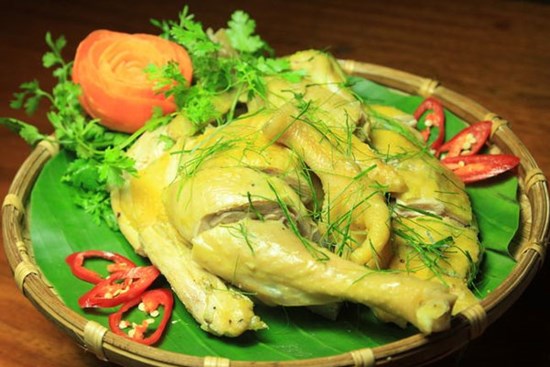 Thêm nắm lá này vào nước sôi để làm gà, đảm bảo sạch cả lông măng, mùi tanh cũng mất