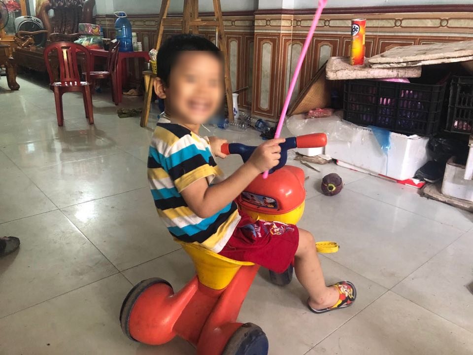 Vụ bé trai bị bố bỏ ở tòa: Bất ngờ lý do người mẹ nhờ chị gái nuôi con-2