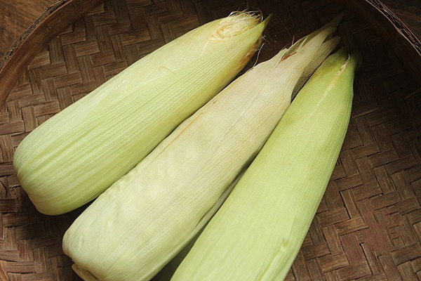 Mách chị em bí quyết luộc ngô ngọt thơm căng mọng siêu ngon-1