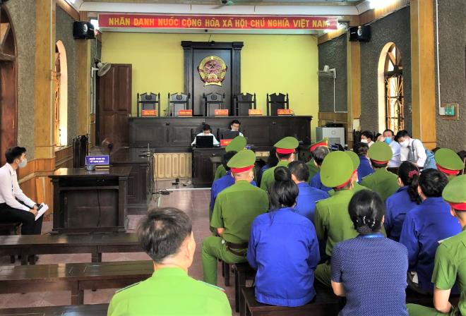 An ninh thắt chặt trong phiên tòa xét xử vụ gian lận thi cử ở Sơn La-9