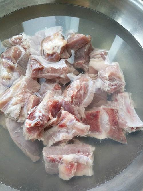 Cả nhà đang chán cơm vì nóng, nhìn thấy sườn xào chua ngọt kiểu này lại đòi ăn ngay-2