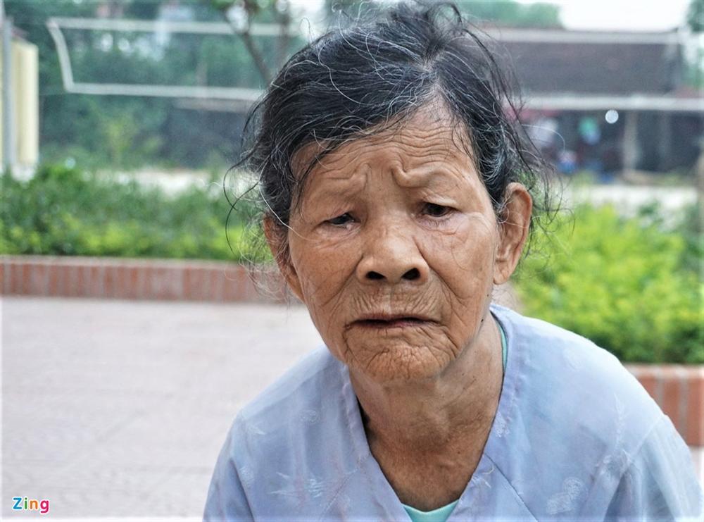 Người dân bật khóc vì bị xã loại khỏi diện hộ nghèo-2