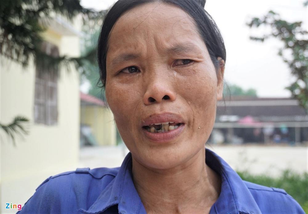 Người dân bật khóc vì bị xã loại khỏi diện hộ nghèo-3