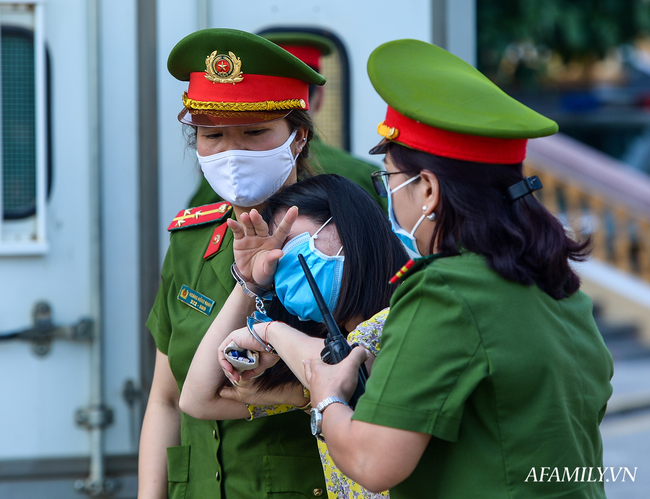 Tuyên án sơ thẩm 15 bị cáo vụ gian lận điểm thi ở Hòa Bình-3