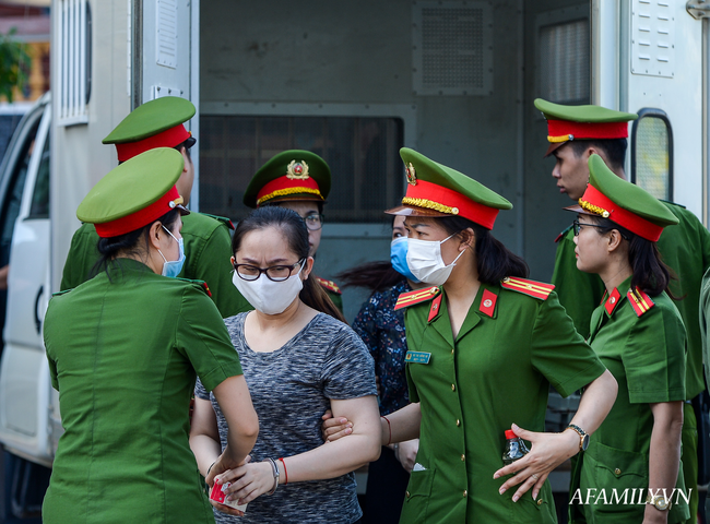 Tuyên án sơ thẩm 15 bị cáo vụ gian lận điểm thi ở Hòa Bình-4