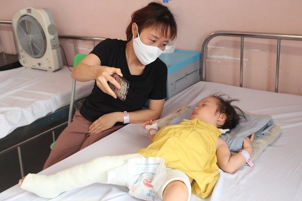 Mẹ thay bỉm, con khóc thét, ngỡ ngàng phát hiện đây là dấu hiệu bệnh gây tàn tật suốt đời-1