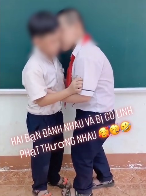 Clip cô giáo phạt 2 học sinh nam ôm hôn nhau làm hòa khiến dân mạng tranh cãi gay gắt: Người thấy bình thường, người cho rằng phản cảm-1