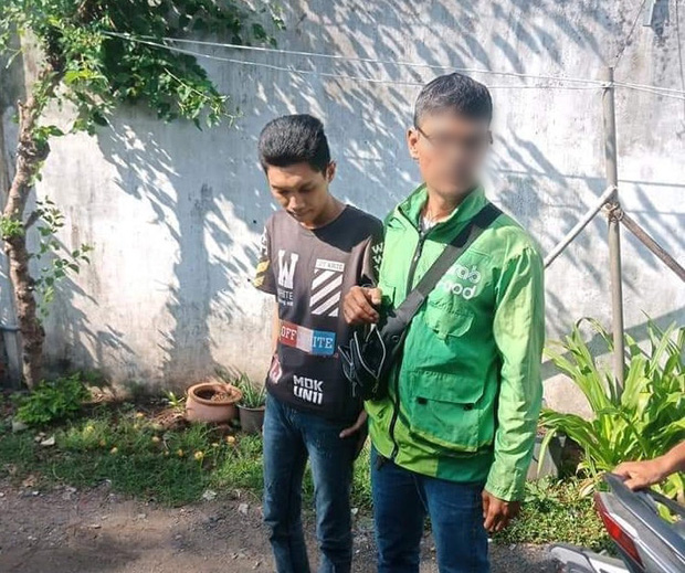 Bắt tài xế GrabBike có hành vi cướp giật điện thoại của người mẹ đang bồng con nhỏ ở Sài Gòn-2