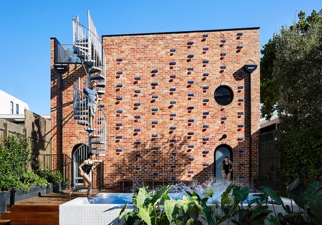 Nhà gạch nung độc lạ bố mẹ xây tặng con gái ở Úc khiến ai nhìn cũng mê”-2