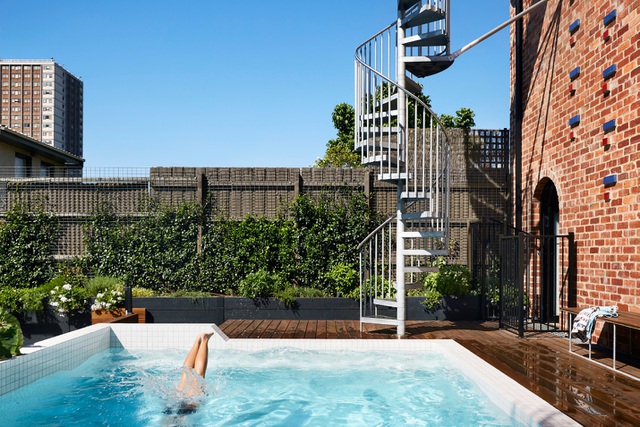 Nhà gạch nung độc lạ bố mẹ xây tặng con gái ở Úc khiến ai nhìn cũng mê”-3