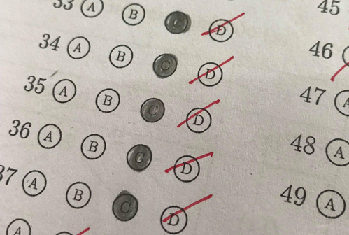 Sắp hết giờ kiểm tra, cô nhẹ nhàng nhắc các em còn 1 phút nữa và cái kết khiến ai thấy cũng phải cười chảy nước mắt-9