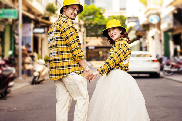 Cô dâu 75 tuổi vẫn sexy chụp ảnh cưới với chú rể 34: Câu chuyện thực sự đằng sau tấm ảnh cưới đang được bàn tán khắp MXH-5