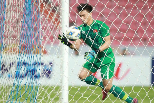 Người mẫu ngoại quốc phủ nhận hẹn hò với Bùi Tiến Dũng-4