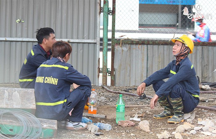 Hà Nội nắng nóng 40 độ: Làm từ 5h sáng, 9h đã thở dốc muốn ngất ngay tại chỗ làm-5