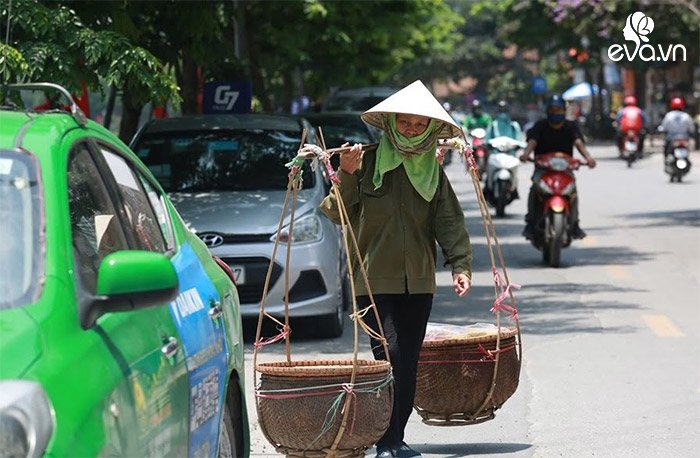 Hà Nội nắng nóng 40 độ: Làm từ 5h sáng, 9h đã thở dốc muốn ngất ngay tại chỗ làm-11